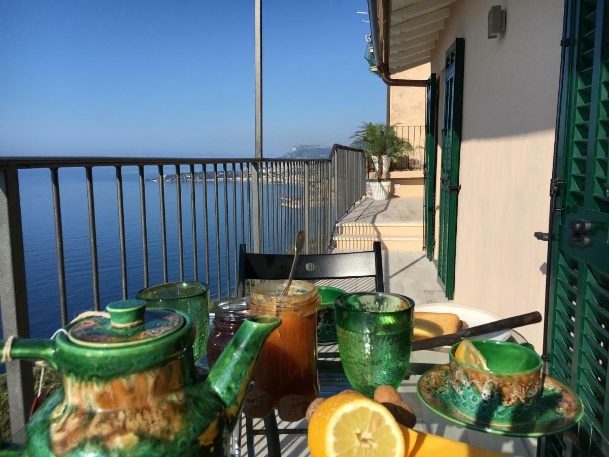House In Grimaldi. Spectacular View Over The French Riviera! 그리말디 외부 사진